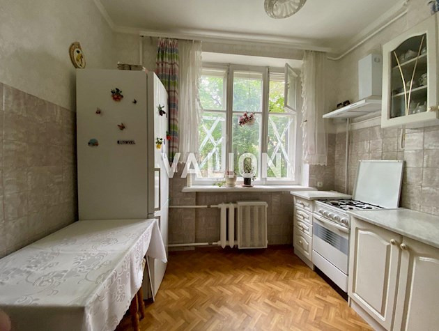 Продажа 2-комнатной квартиры сталинского типа в центре города, правительственный квартал по улице Филиппа Орлика 24/1.