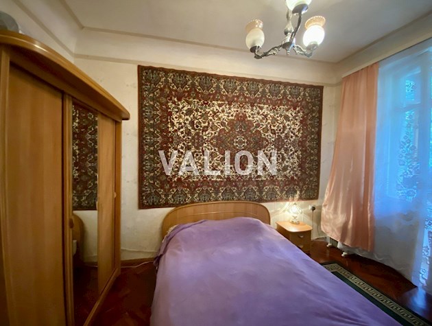 Продажа 2-комнатной квартиры сталинского типа в центре города, правительственный квартал по улице Филиппа Орлика 24/1.