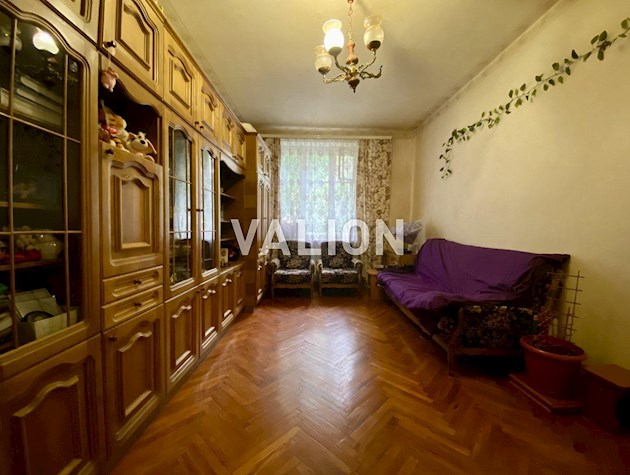 Продажа 2-комнатной квартиры сталинского типа в центре города, правительственный квартал по улице Филиппа Орлика 24/1.