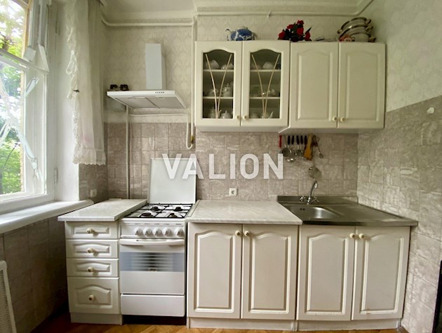 Продажа 2-комнатной квартиры сталинского типа в центре города, правительственный квартал по улице Филиппа Орлика 24/1.