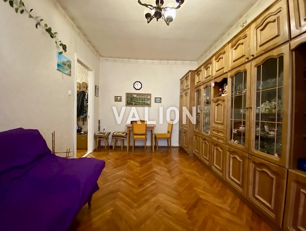 Продажа 2-комнатной квартиры сталинского типа в центре города, правительственный квартал по улице Филиппа Орлика 24/1.