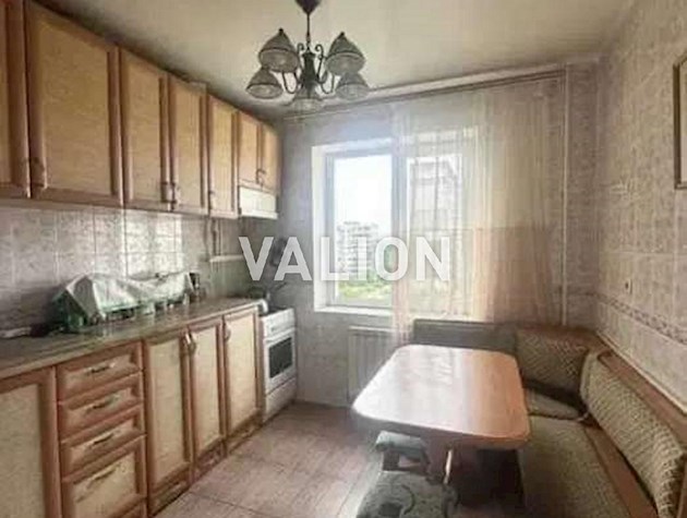 Продаю уютную 3 комнатную квартиру по адресу: ул. Героев Днепра, дом. 35, Оболонский район.