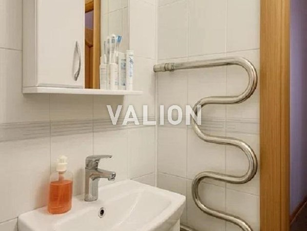 Продаю уютную 3 комнатную квартиру по адресу: ул. Героев Днепра, дом. 35, Оболонский район.