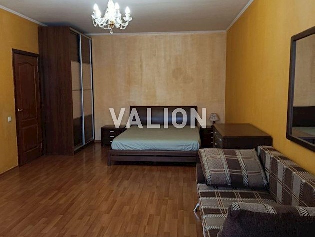 Продам 2к, другій поверх, Позняки, вул. Олени Пчілки, 4