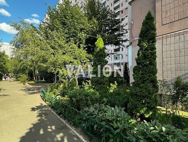 Продам 2к, другій поверх, Позняки, вул. Олени Пчілки, 4