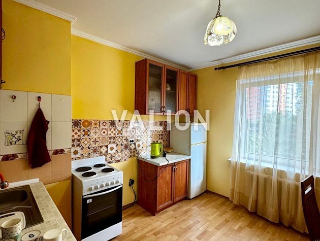 Продам 2к, другій поверх, Позняки, вул. Олени Пчілки, 4