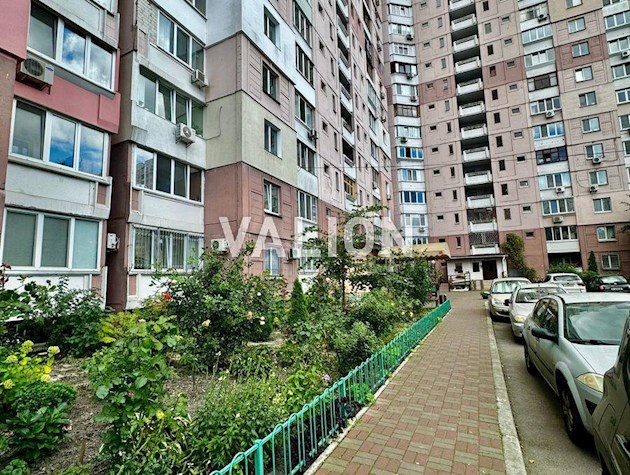 Продам 2к, другій поверх, Позняки, вул. Олени Пчілки, 4