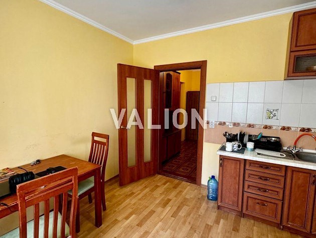 Продам 2к, другій поверх, Позняки, вул. Олени Пчілки, 4