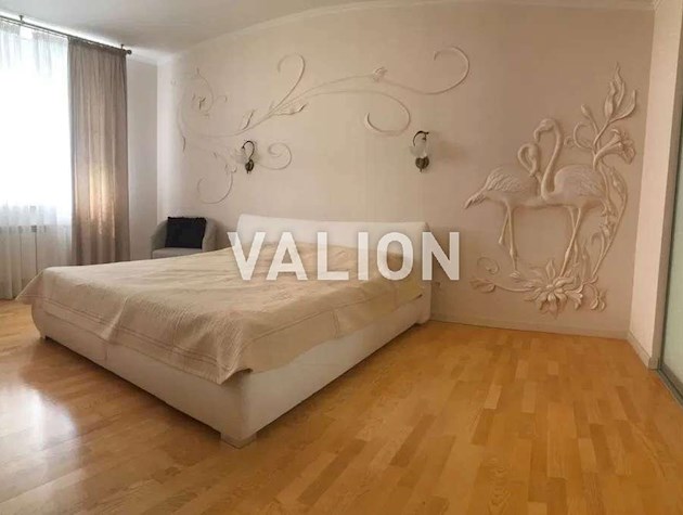 Продажа 5-к квартири ул. Срибнокильская 1