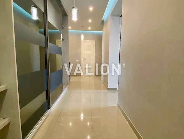 Продажа 3-кімнатной квартиры з ПАРКОМІСЦЕМ ул. Юрия Поправки 4/39а