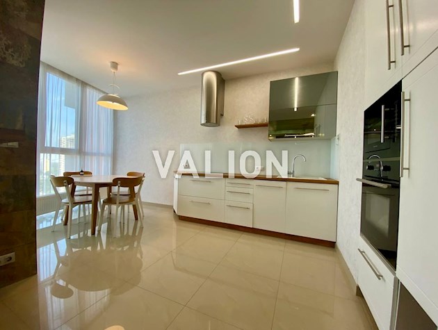 Продажа 3-кімнатной квартиры з ПАРКОМІСЦЕМ ул. Юрия Поправки 4/39а