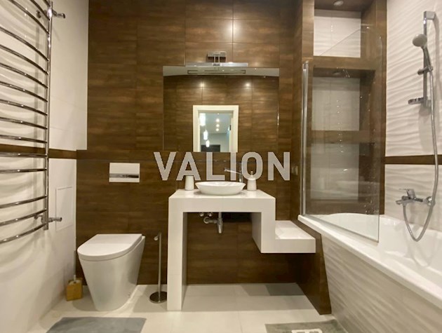 Продажа 3-кімнатной квартиры з ПАРКОМІСЦЕМ ул. Юрия Поправки 4/39а