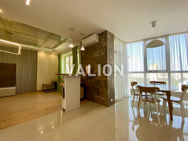 Продажа 3-кімнатной квартиры з ПАРКОМІСЦЕМ ул. Юрия Поправки 4/39а