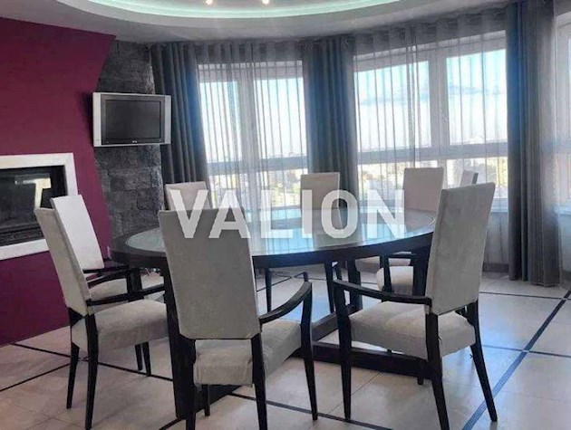 Продажа 4-комнатной квартиры ул. Ахматовой Анны 13г