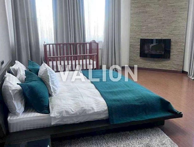 Продажа 4-комнатной квартиры ул. Ахматовой Анны 13г