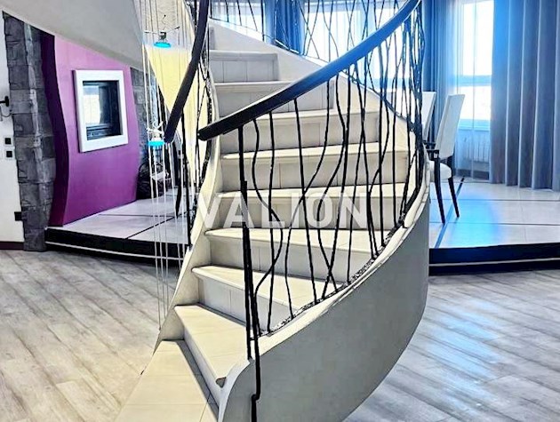 Продаж дворівневої квартири за адресою вул. А Ахматової,13-Г