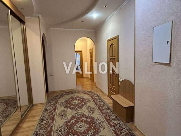 Продажа 4-комнатной квартиры ул. Богдана Хмельницкого 41