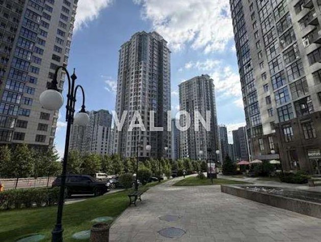 Продажа 4-комнатной квартиры ул. Драгомирова 4б