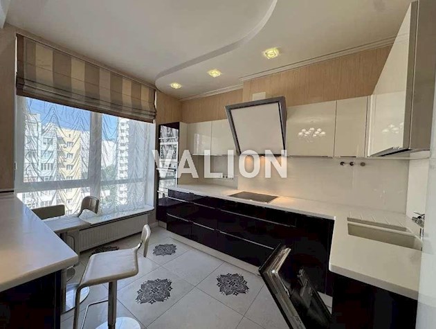 Продаж 4-к квартири вул. Верхогляда 12