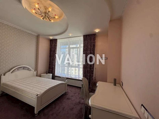 Продаж 4-к квартири вул. Верхогляда 12