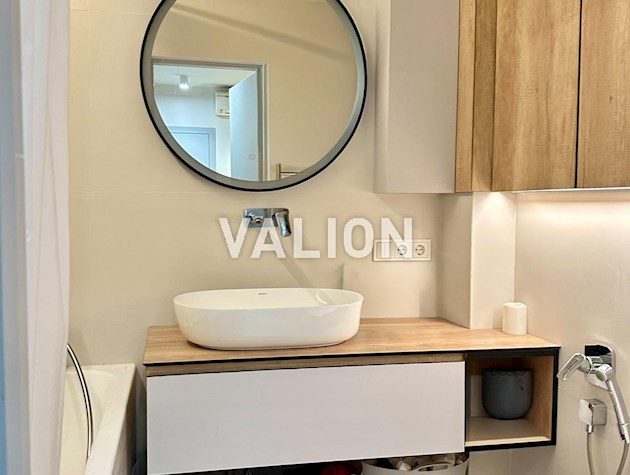 Продажа 2 комн. квартиры 65 кв.м. с современным ремонтом, Чоколовский бульвар 10, Севастопольская площадь