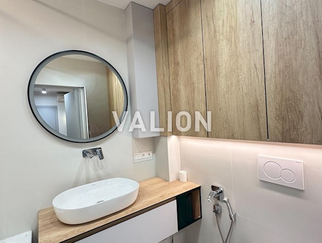 Продажа 2 комн. квартиры 65 кв.м. с современным ремонтом, Чоколовский бульвар 10, Севастопольская площадь