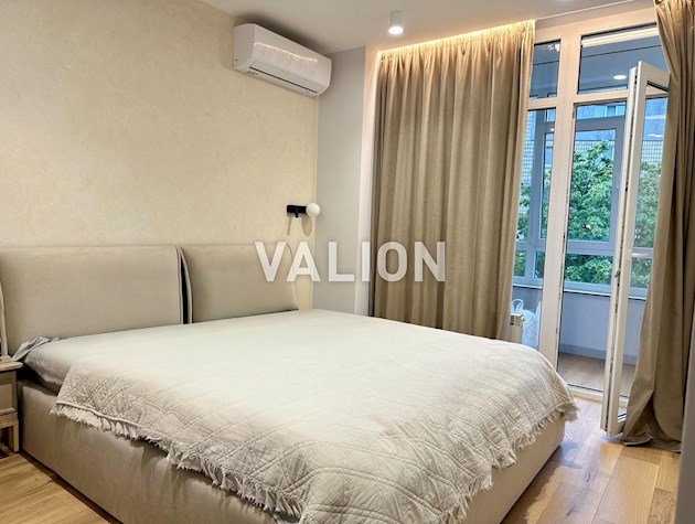 Продажа 2 комн. квартиры 65 кв.м. с современным ремонтом, Чоколовский бульвар 10, Севастопольская площадь