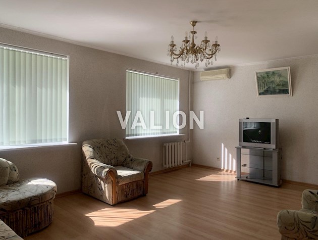 Продам 3 комн. по ул. Левка Лукьяненка 2/4, метро Оболонь.