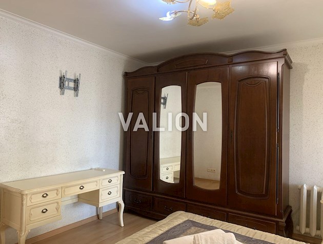 Продам 3 комн. по ул. Левка Лукьяненка 2/4, метро Оболонь.