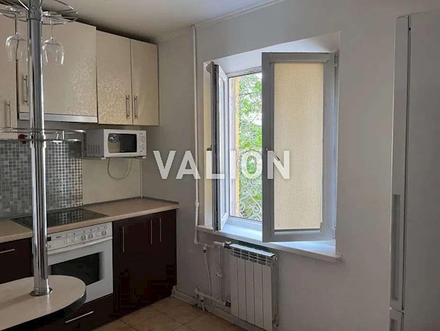 Продаж 3-к квартири вул. Срібнокільська 14