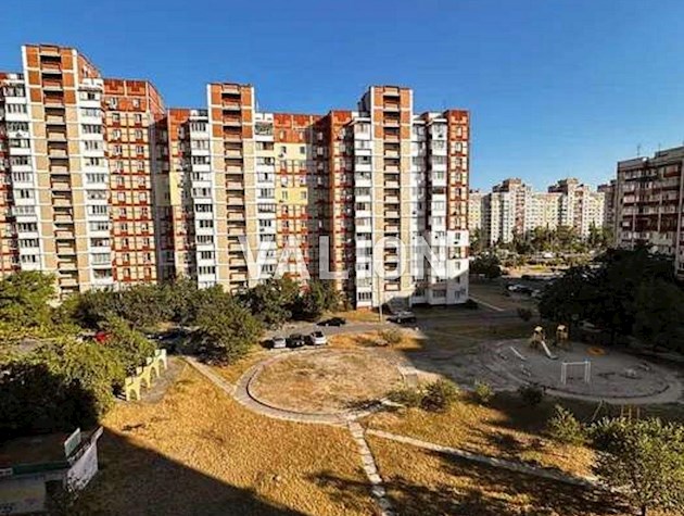 Продажа: 2-комнатной квартиры Киев, Левый берег, Деснянский район, проспект Червоной Калины, 69а, рядом ул Бальзака.