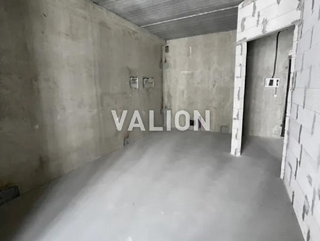 Продажа 1-комнатной квартиры без ремонта в ЖК Новая Англия. Паркинг в доме!