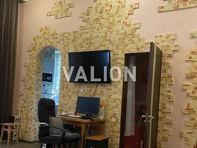 Квартира 117,6 кв.м в центре! Царский дом ул. Дмитриевская 19А. Потолки 4,2 м!