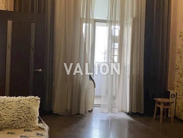 Квартира 117,6 кв.м в центре! Царский дом ул. Дмитриевская 19А. Потолки 4,2 м!