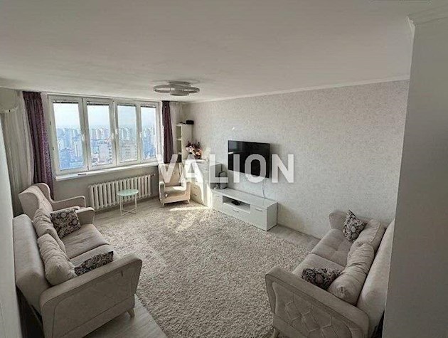 Продаж 3- к квартири в ЖК Корона на вул. Срібнокільська, 1