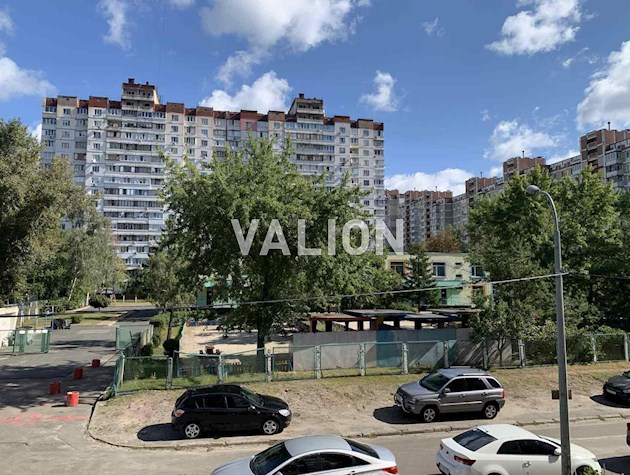 Продам 3 комн. по пр-ту Червоной Калины 3а. Троещина.