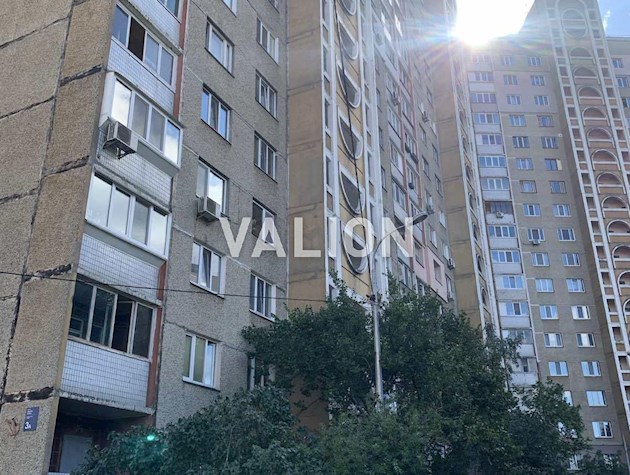 Продам 3 комн. по пр-ту Червоной Калины 3а. Троещина.