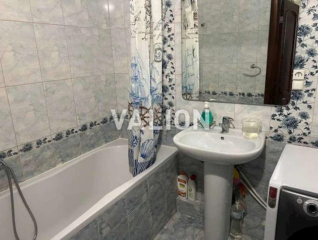 Продаж 2-к квартири вул. Петра Калнишевського 6