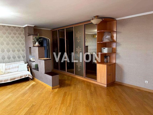 Продажа 3-к квартиры ул. Бальзака 6