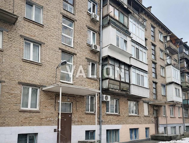 Продажа 2-комнатной квартиры по ул. Набережно-Луговая 3 на Подоле.