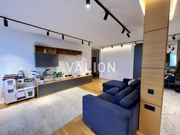 Продажа 3-х комнатной квартиры с дизайнерским ремонтом, Осокорки, ул. Бориса Гмыри, 4