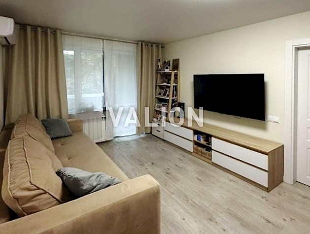 Продается двухкомнатная квартира по улице Олега Мудрака( Наумова), 41