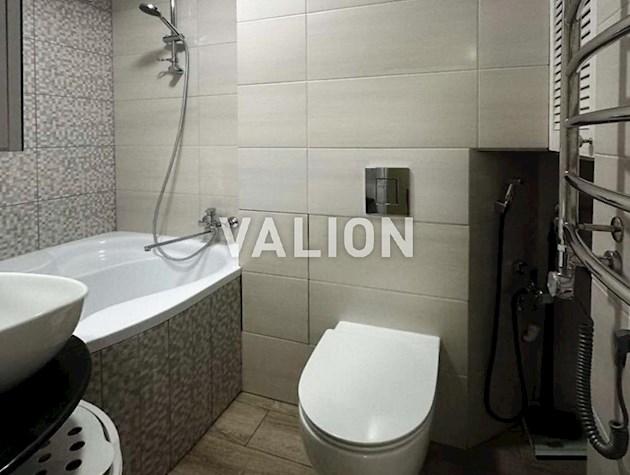 Продается двухкомнатная квартира по улице Олега Мудрака( Наумова), 41