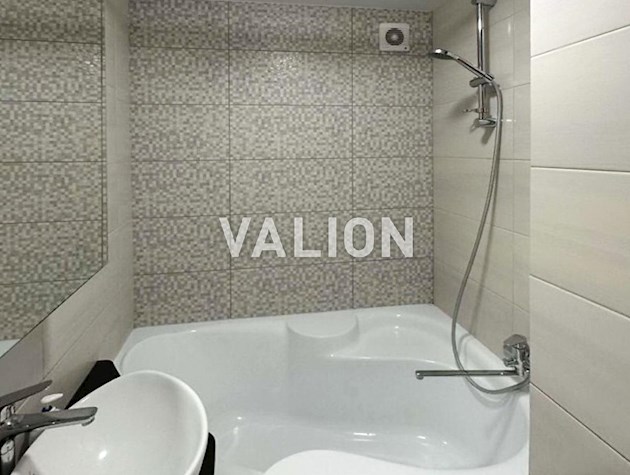 Продается двухкомнатная квартира по улице Олега Мудрака( Наумова), 41