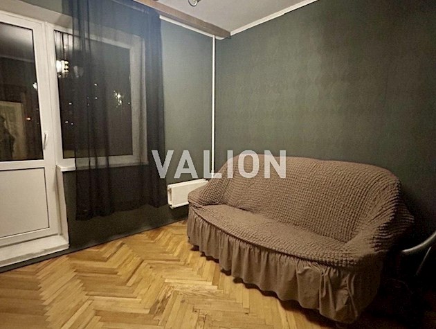 Продается 3-комнатная квартира возле метро Харьковская, улица Кошица, 7