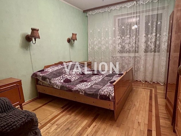 Продается 3-комнатная квартира возле метро Харьковская, улица Кошица, 7