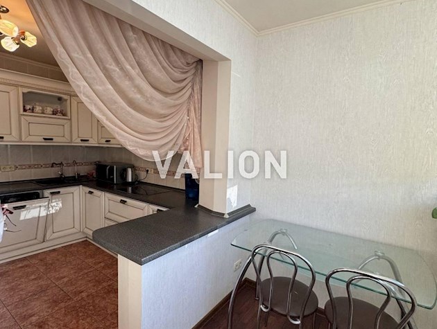 Продется 3-к. квартира ул. А.Ахматовой, 15 Позняки, Дарницкий р-н