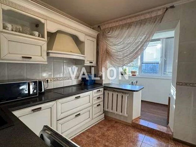 Продется 3-к. квартира ул. А.Ахматовой, 15 Позняки, Дарницкий р-н