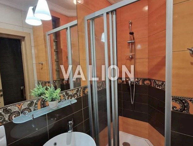 Продам 3-комнатную квартиру на ул. Просвещения 14а