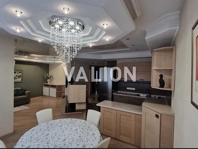 Продам 3-комнатную квартиру на ул. Просвещения 14а